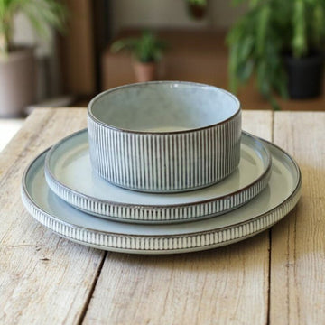 Amazing Light Grey Dish w Ridges