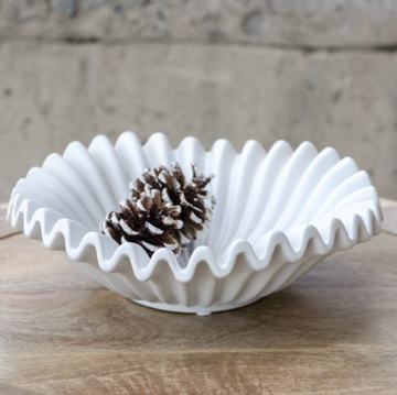 Matte White Deco Dish w Ruffles
