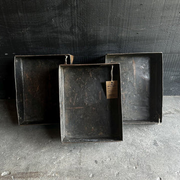 Old Iron Tray w Legs