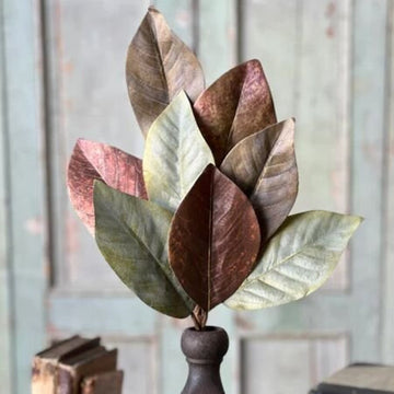 Painterly Magnolia Pick