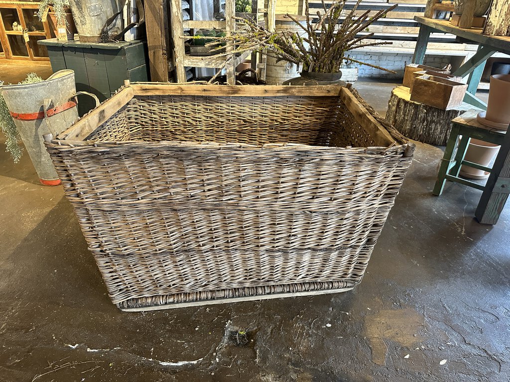 Authentic European XL Basket