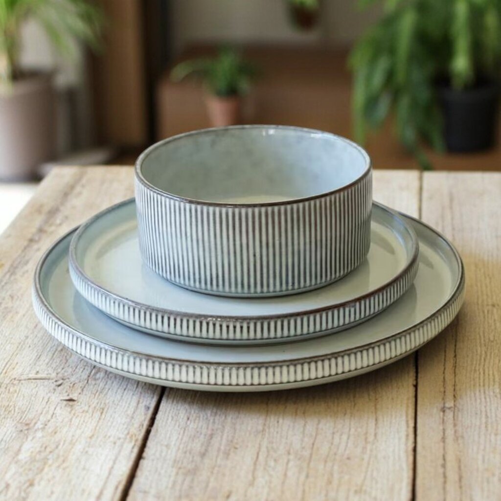 Amazing Light Grey Dish w Ridges