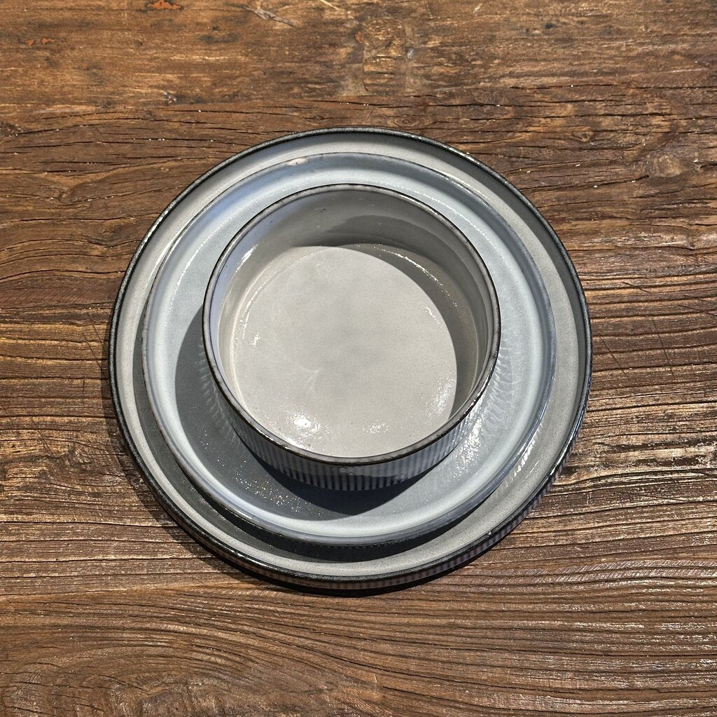 Amazing Light Grey Dish w Ridges