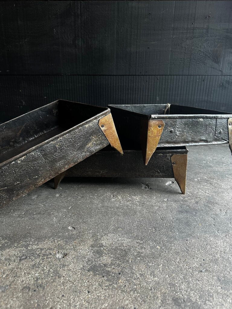 Old Iron Tray w Legs