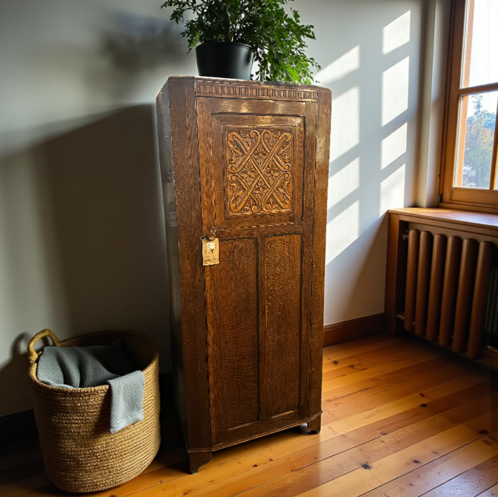 Carved Single Door Wardrobe