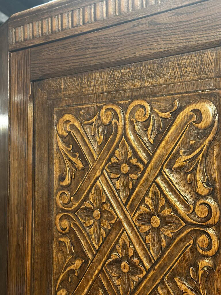 Carved Single Door Wardrobe