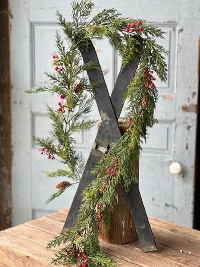 Alpine w/ Berries Garland - 6'