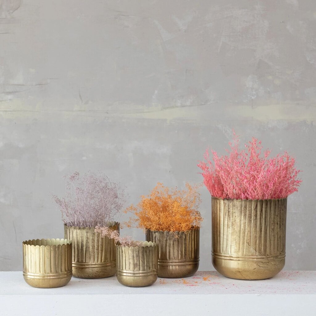 Metal Ribbed Scalloped Planter
