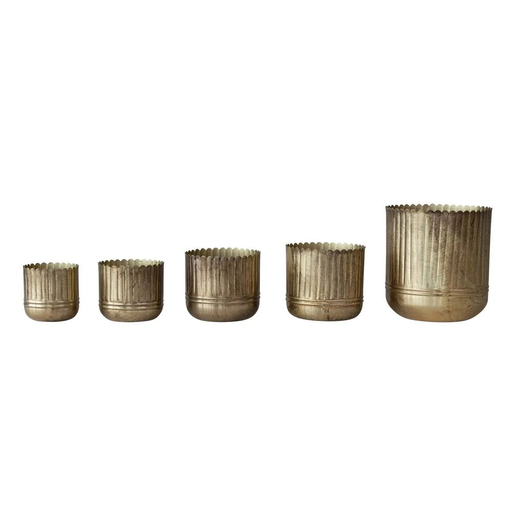 Metal Ribbed Scalloped Planter