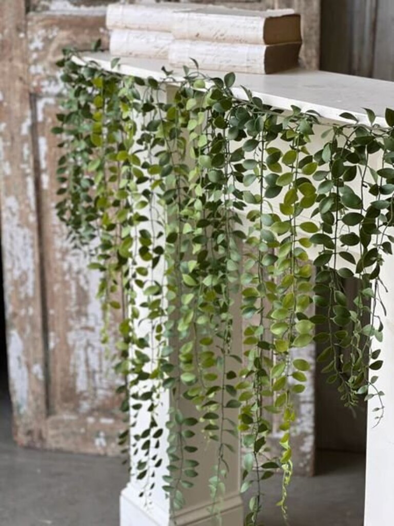 Greenveil Weeping Garland- Button