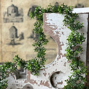 Lyric Boxwood Garland