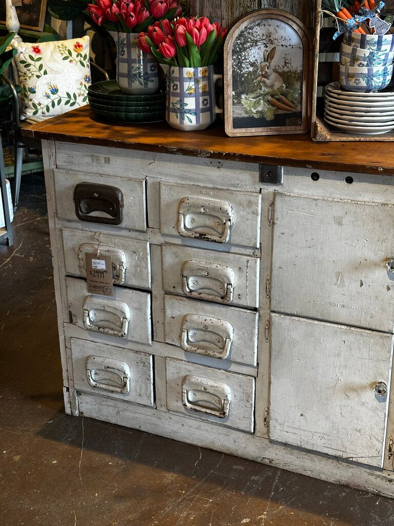 Gorgeous White Counter