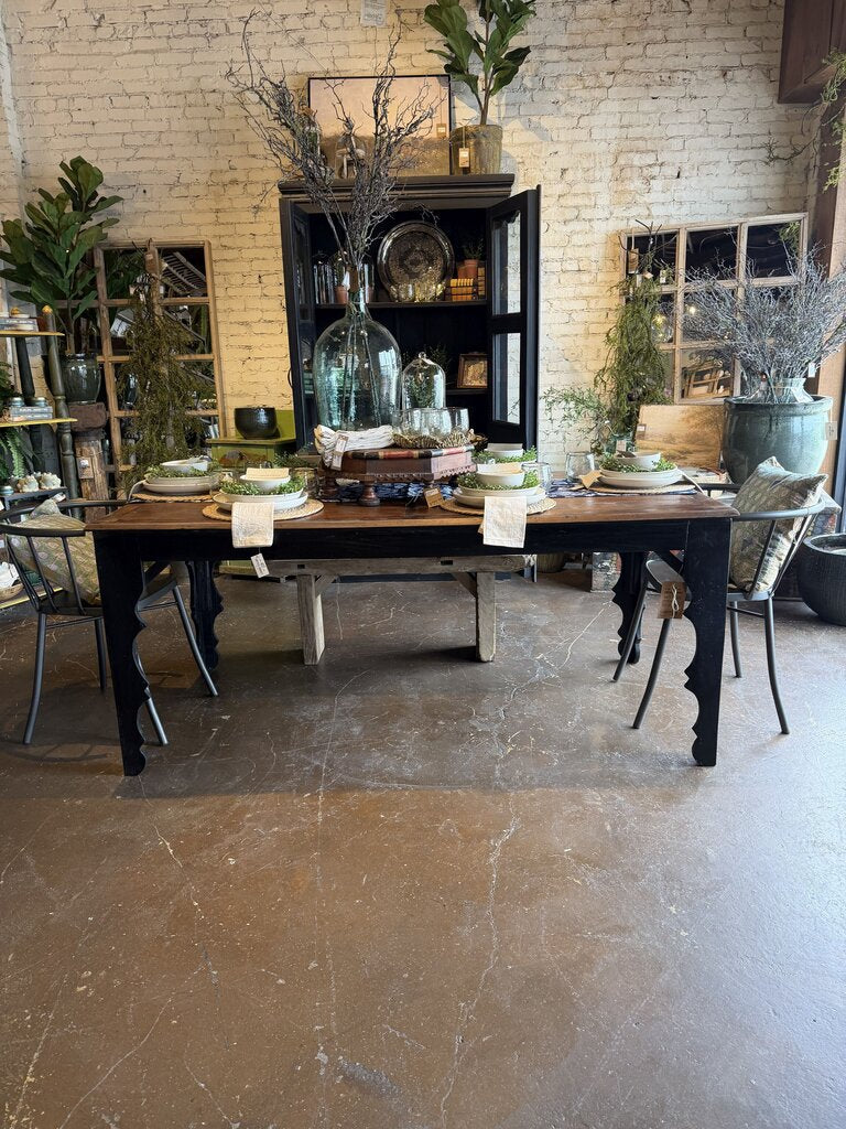Stunning Wooden Black Leg Table