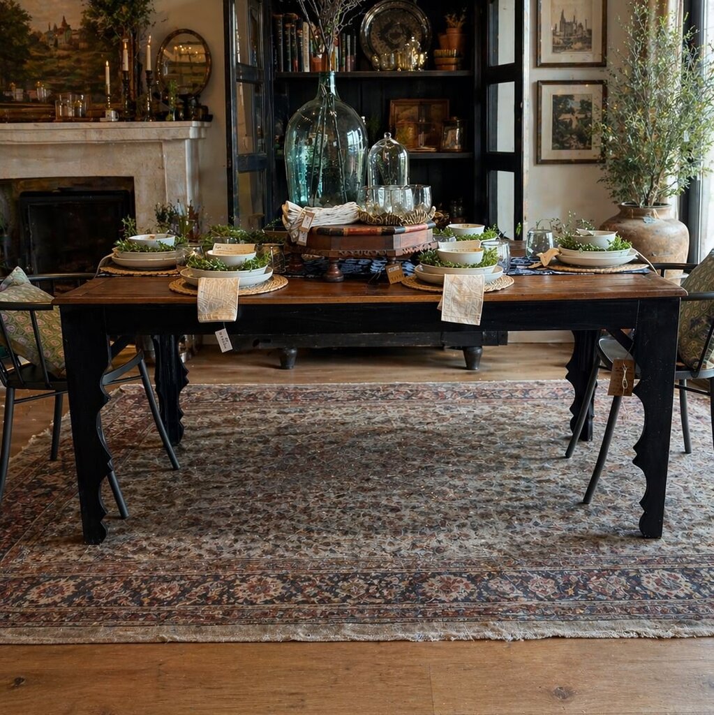 Stunning Wooden Black Leg Table