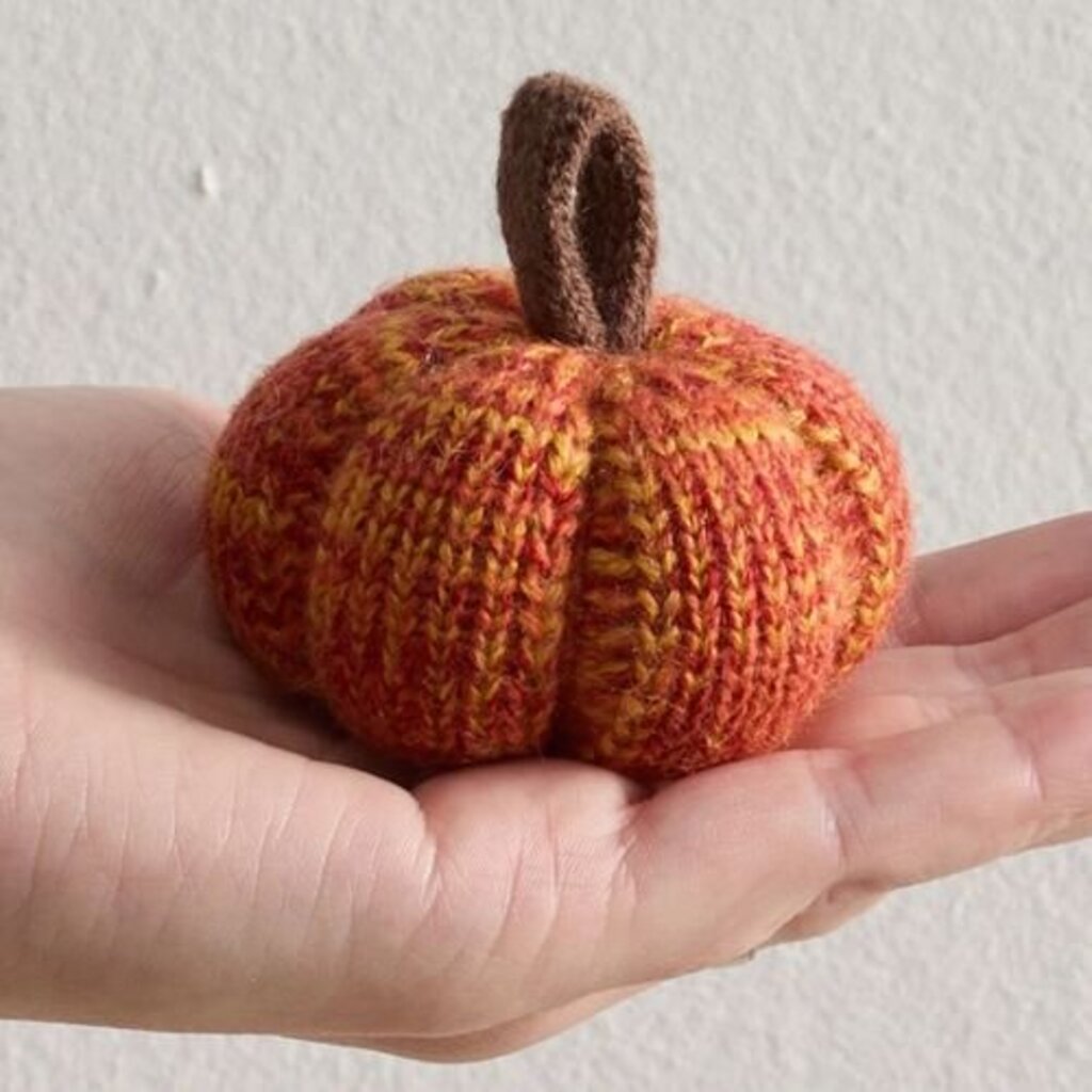 Sunset Knitted Yarn Pumpkin - 2.5"
