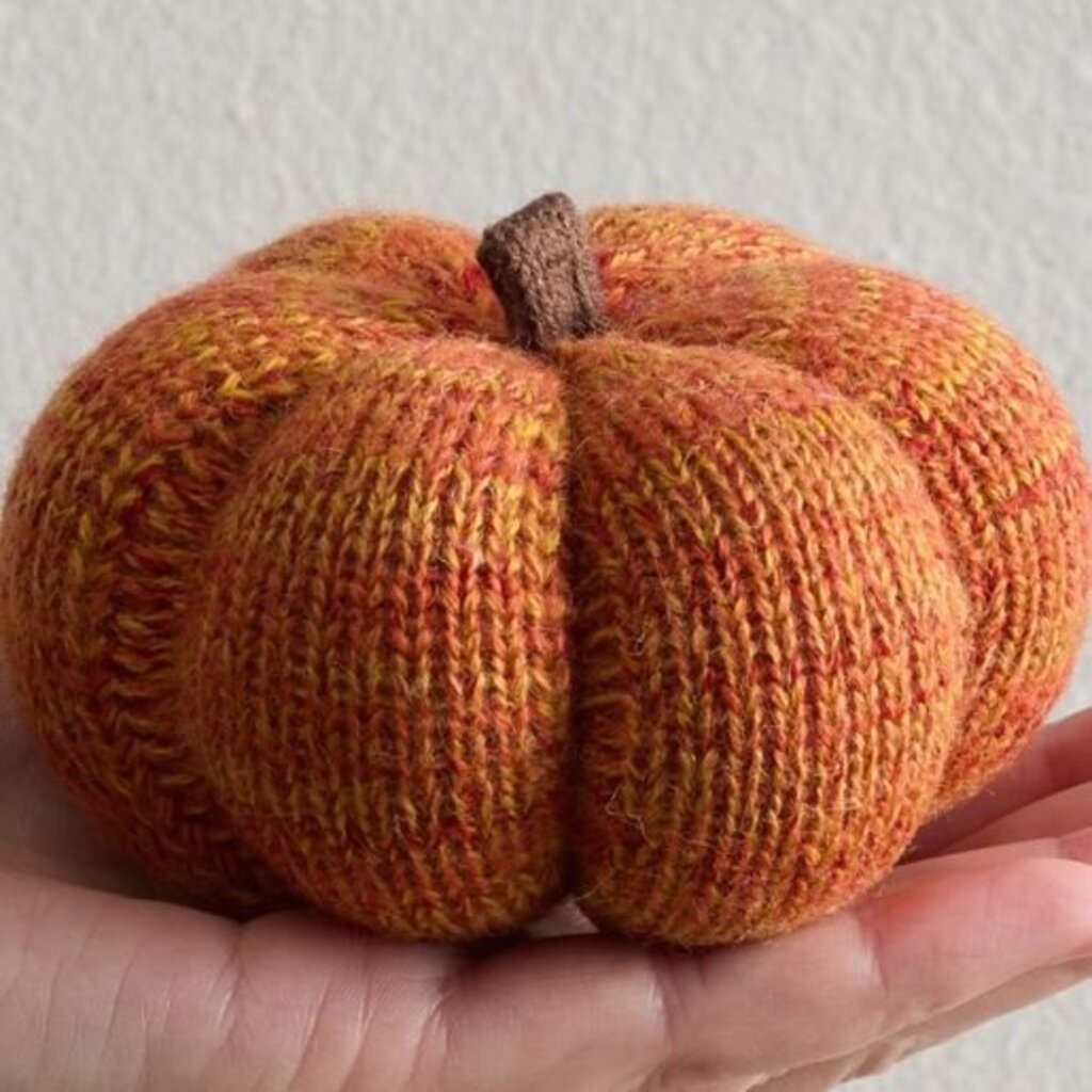 Sunset Knitted Yarn Pumpkin - 4"