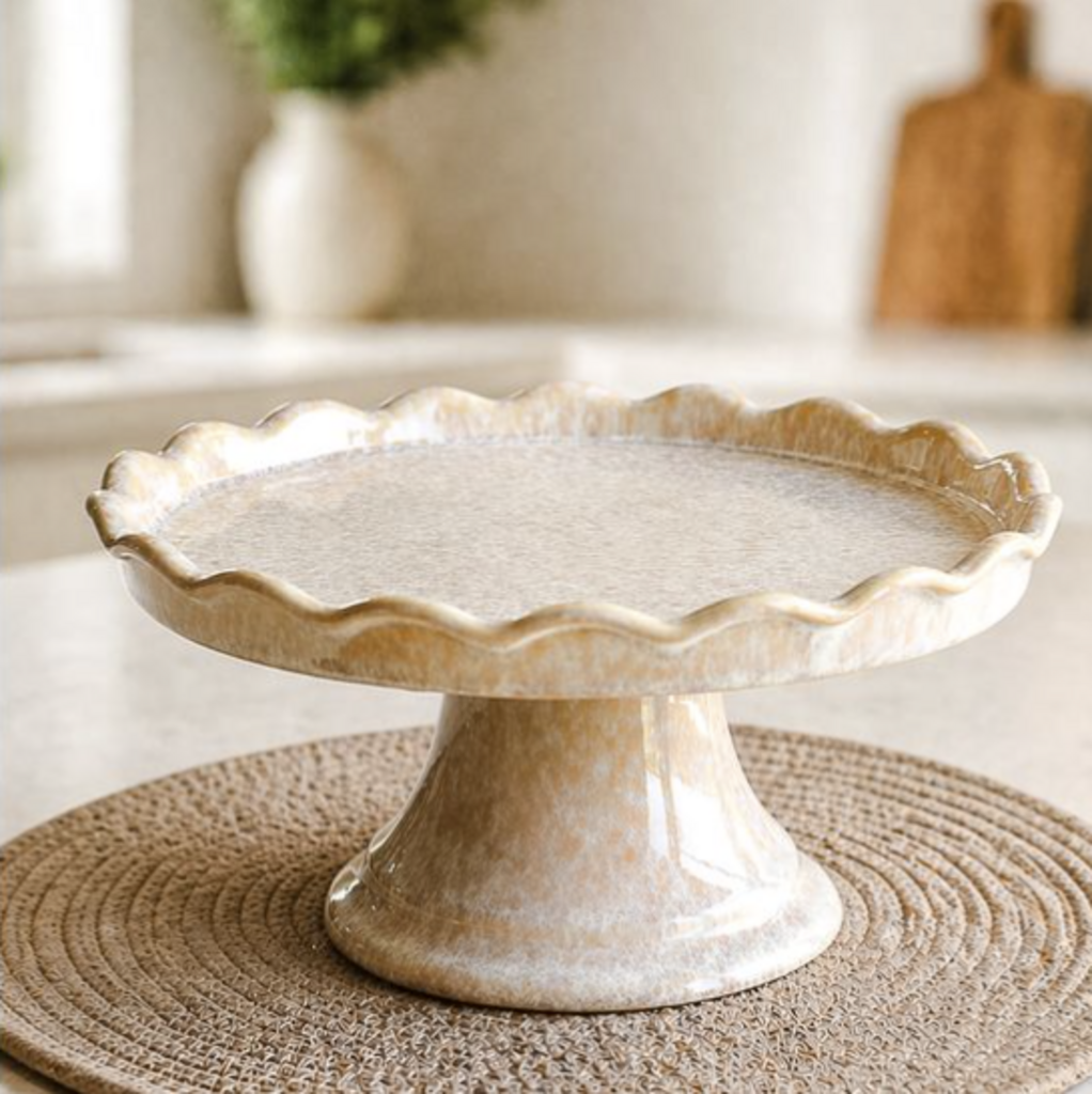 Pretty Scalloped Edge Cake Riser