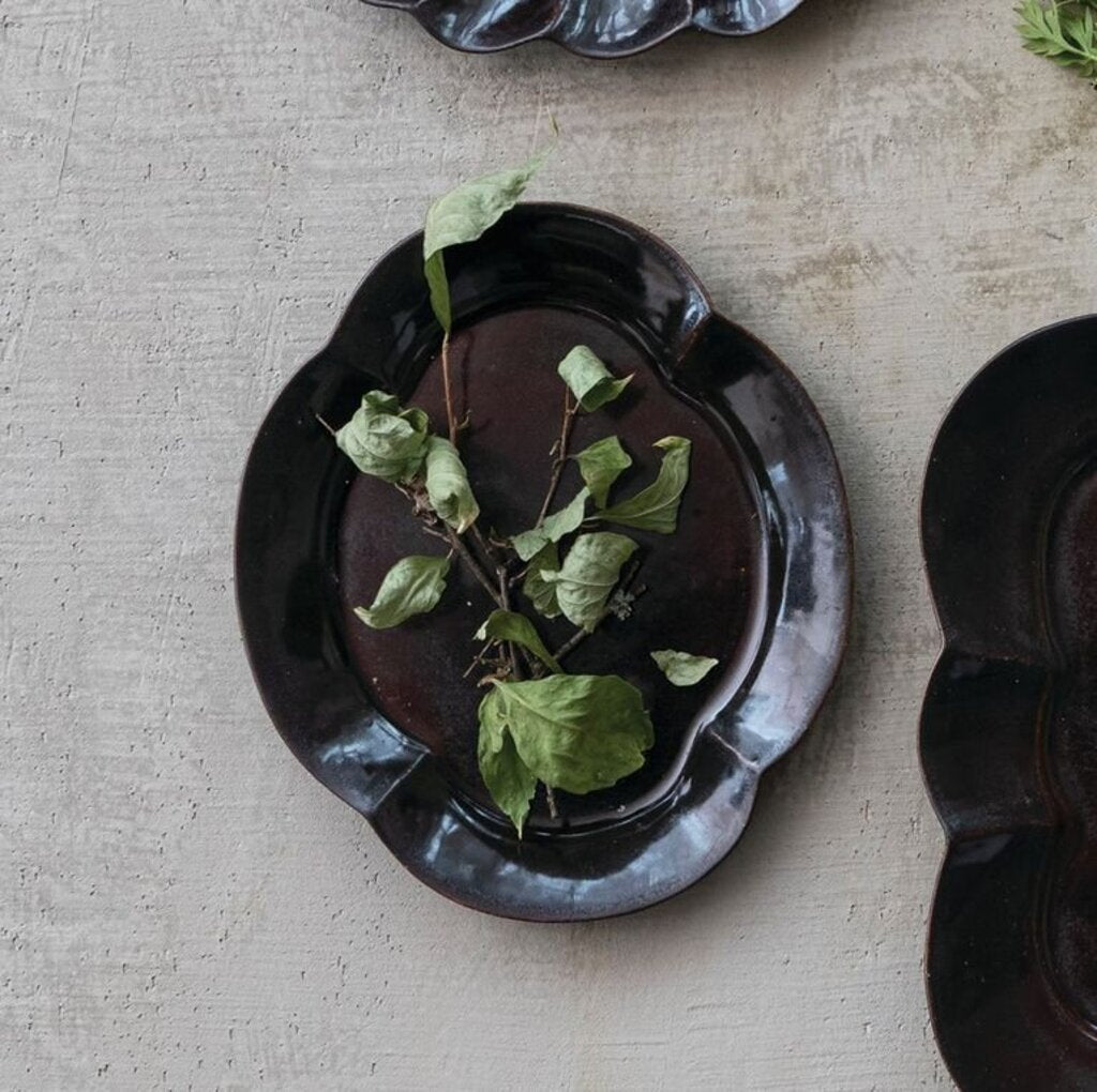 Elegant Scalloped Brown Plate