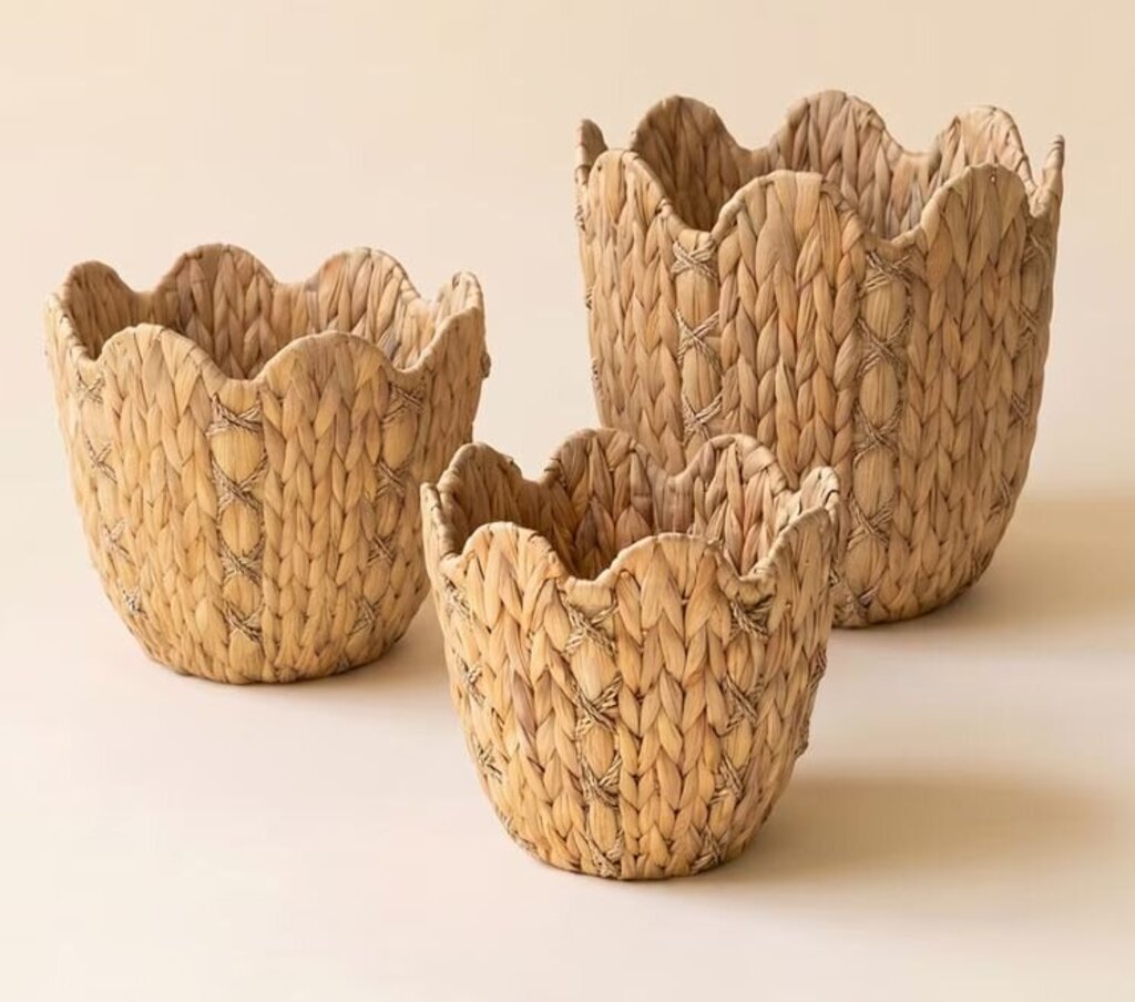 Scalloped Water Hyacinth Basket- Large