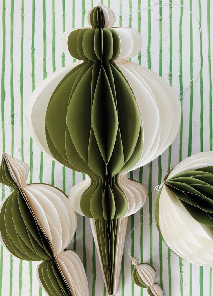 Recycled Paper Honeycomb Green & White Finial - 26"H
