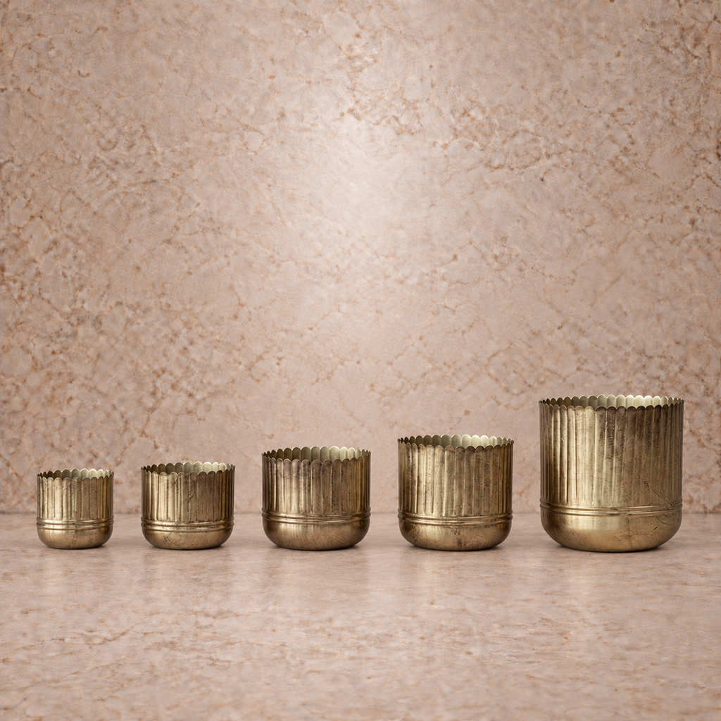 Metal Ribbed Scalloped Planter
