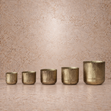 Metal Ribbed Scalloped Planter