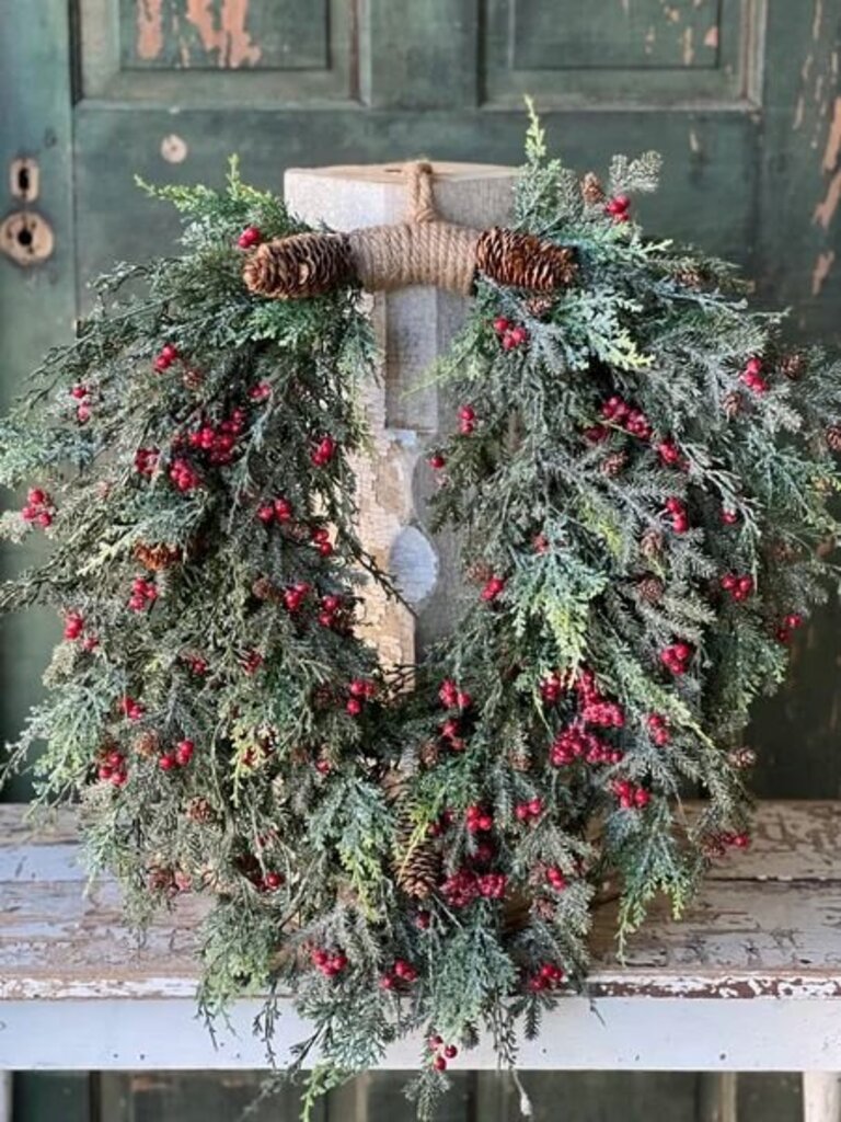 Divinity Berry Hanging Wreath- 28"