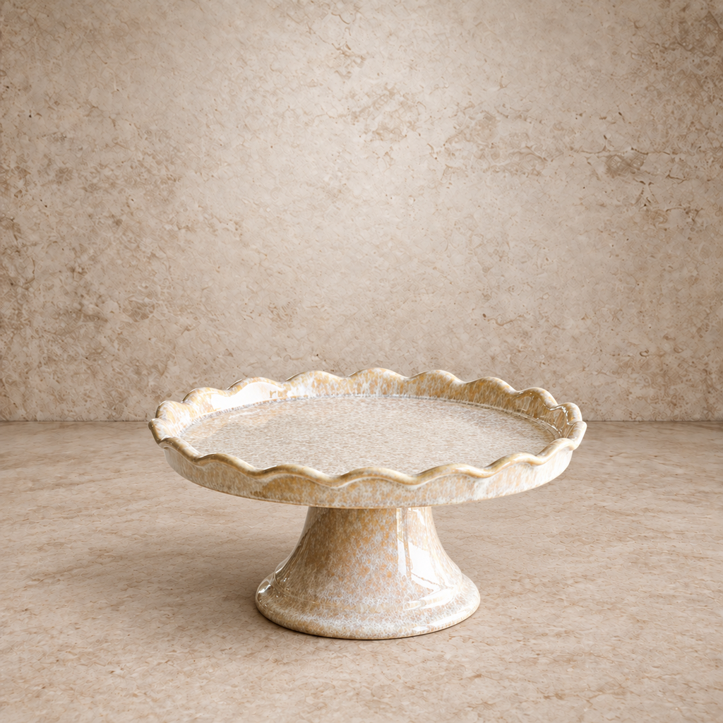 Pretty Scalloped Edge Cake Riser