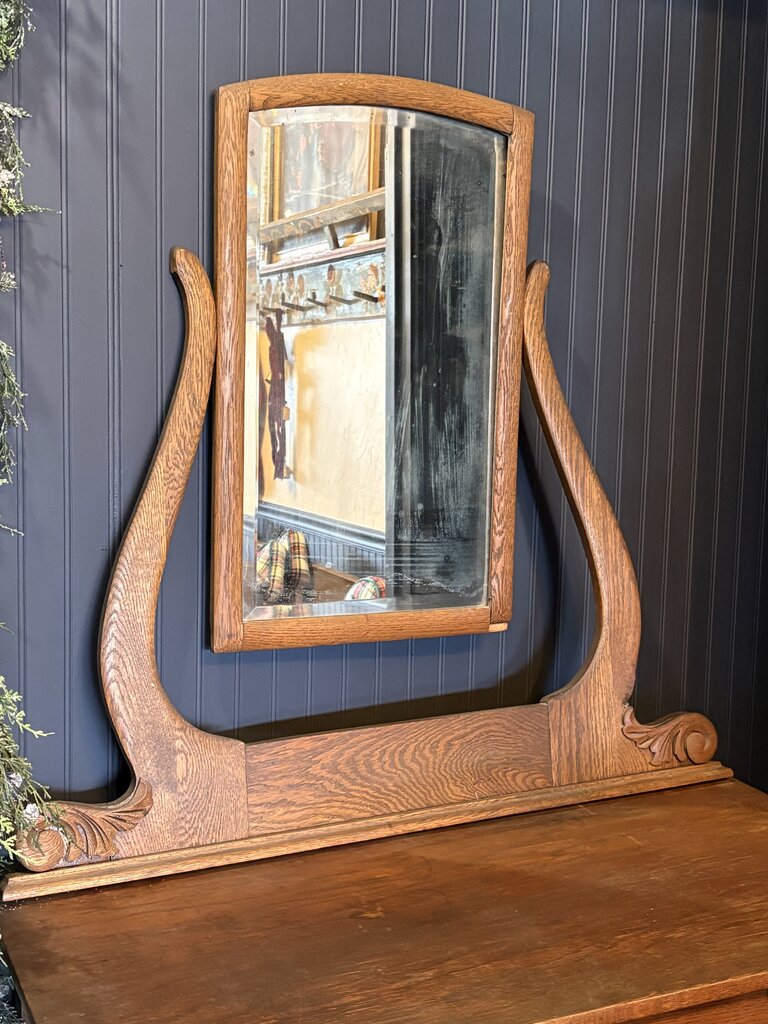 Beautiful Chest of Drawers with Mirror