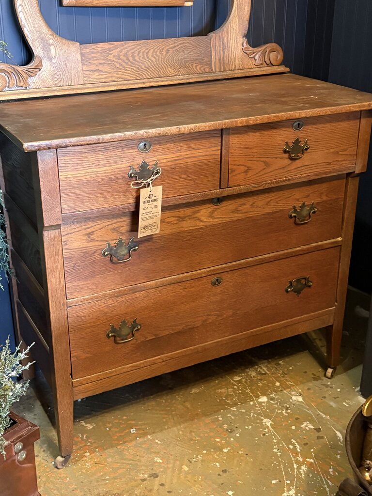 Beautiful Chest of Drawers with Mirror