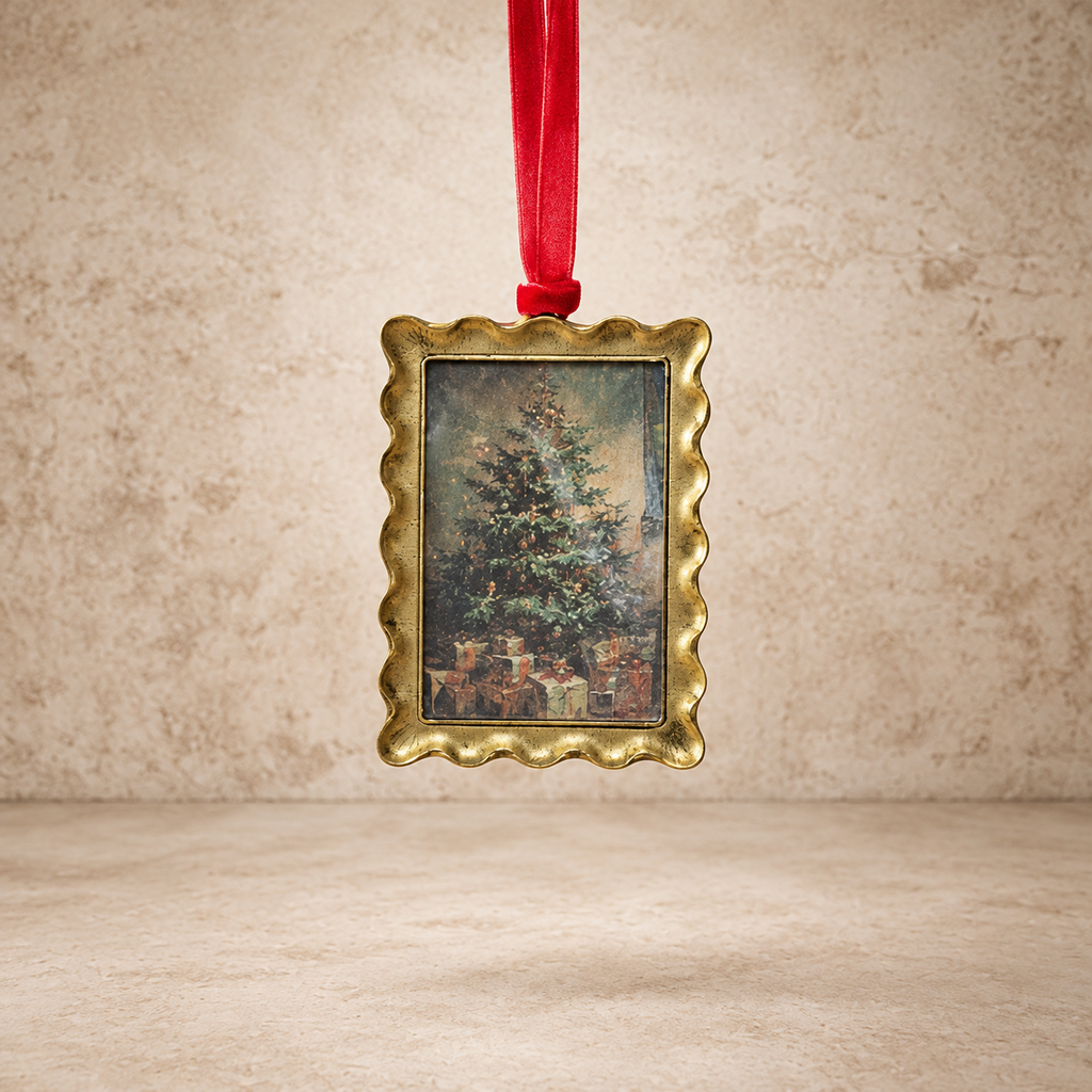 Scallop Ornament Frame