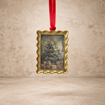 Scallop Ornament Frame